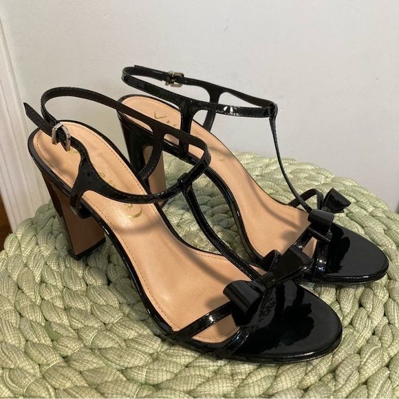 Anthropologie Vicenza Black Patent Leather Bow T-Strap Heel Sandals NWOB
